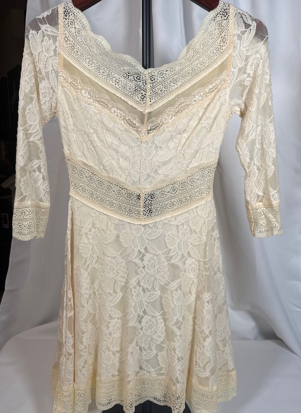 Intimately Free People vintage-inspired lace mini dress in a beautiful ivory XS.